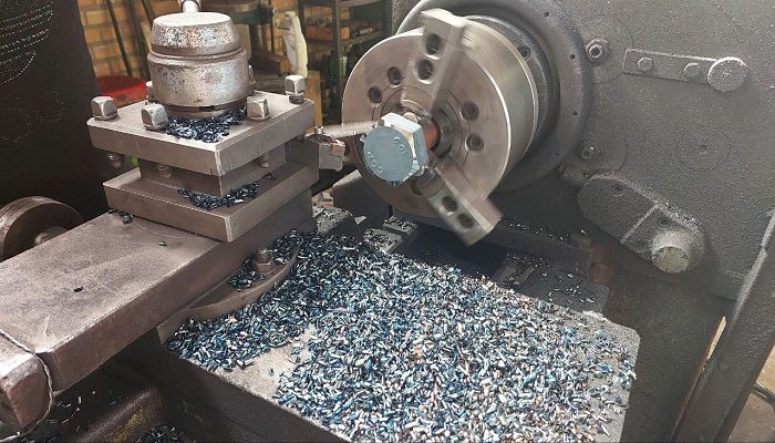 کنترل کیفی پیچ و مهره